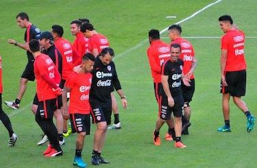 Chile no podrá jugar en el Estadio Nacional; FIFA multa a federaciones