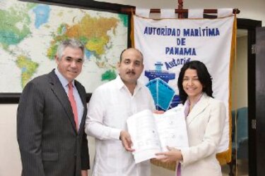Aprueban registro naval en inglés