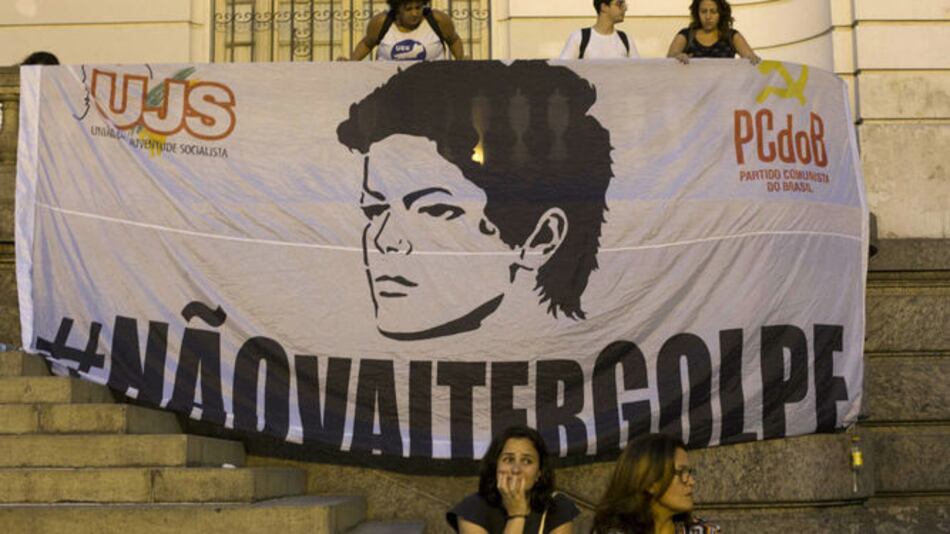 Dilma Rousseff limpia su oficina