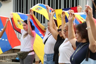 ‘Estoy muy cerca de Venezuela’, dice Edmundo González Urrutia, quien llama a desconocer el régimen de Nicolás Maduro