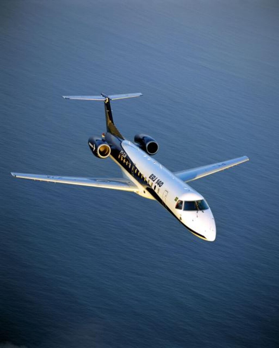 Brasileña Embraer prueba con éxito combustible vegetal para aviones