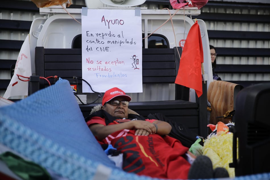 Escrutinio electoral sigue detenido en Honduras, con candidato apoyado por Trump al frente