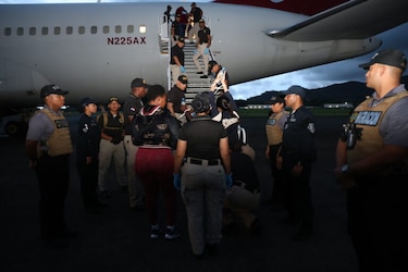 Un total de 1,969 migrantes irregulares han sido deportados desde Panamá en 48 vuelos 
