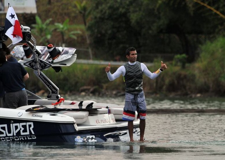 Gary Saavedra, el rey de las olas en Panamá