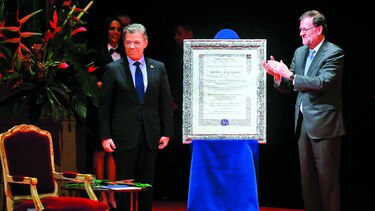 Rajoy entrega premio a Santos por lograr acuerdo de paz
