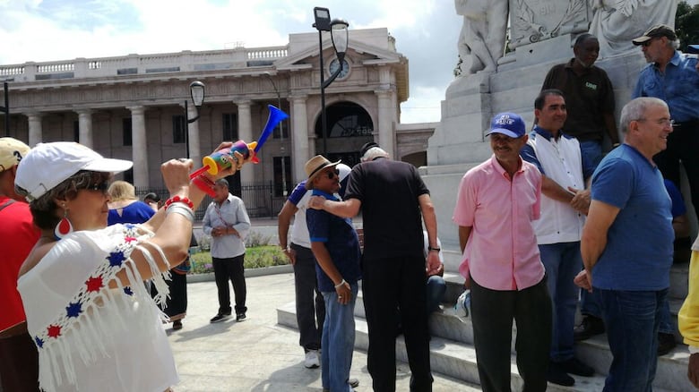 Ciudadanos se manifiestan contra la reelección de políticos