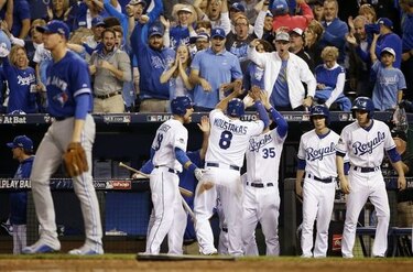 Más para los Reales: Pérez y Escobar ganan Guante de Oro