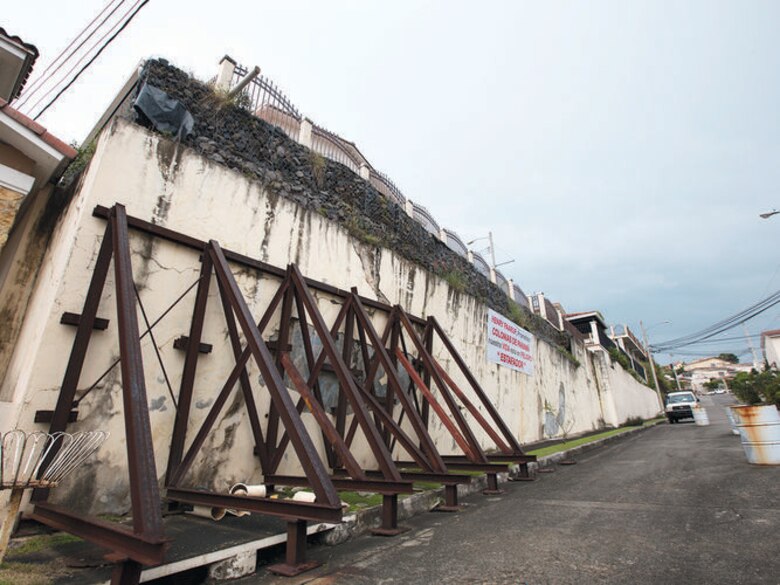Familias de la urbanización Bosque de Las Cibeles están en peligro