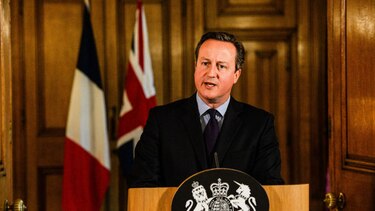Cameron califica de 'monstruosos' a los autores de los atentados de París
