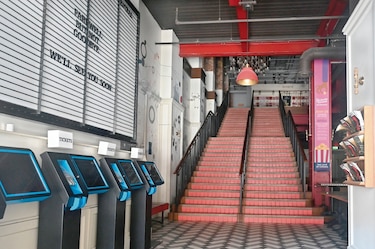 Con la reapertura de los cines, Hollywood ensaya su futuro