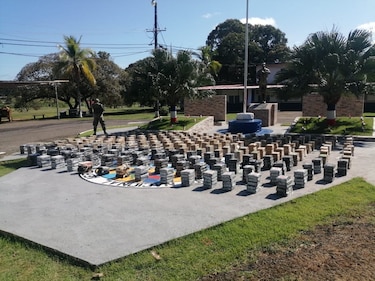 Capturan a colombianos en nave rápida con 1,139 paquetes de droga en Punta Burica