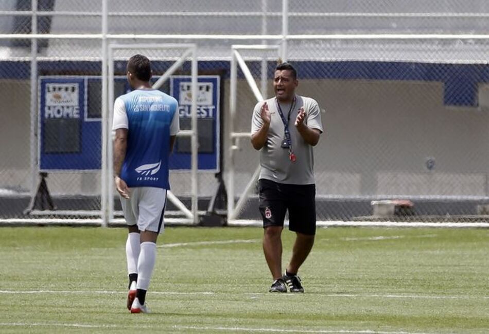 López dice que no llega como el salvador del Sporting SM