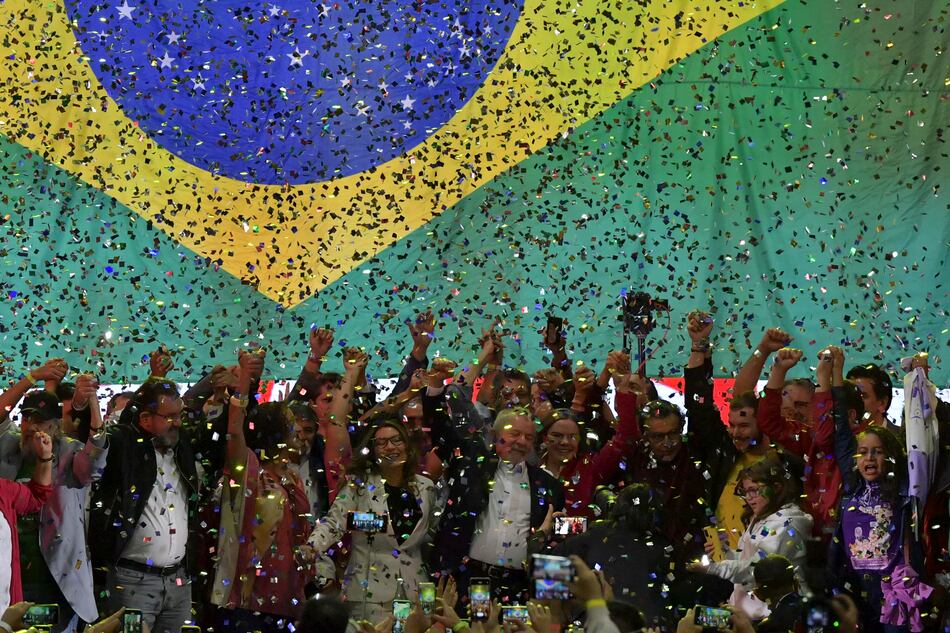 Lula lanza su candidatura a la presidencia para ‘reconstruir’ Brasil