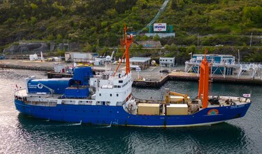 Los investigadores abordan el barco de apoyo del Titán para averiguar más información sobre la implosión