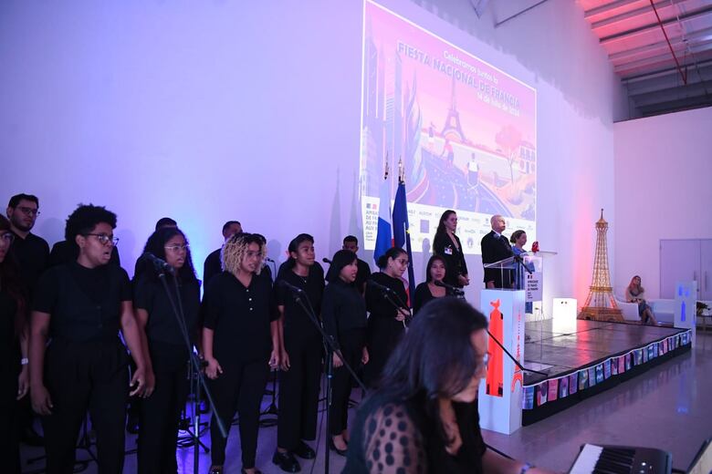 Día Nacional de Francia en Panamá se tiñe con los colores de París 2024