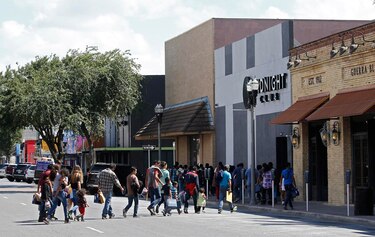 Detenciones de migrantes en la frontera de Estados Unidos con México aumentan por tercer mes consecutivo
