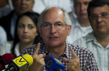 Policía detiene al alcalde de Caracas Antonio Ledezma; Maduro lo acusa de querer dar golpe de Estado