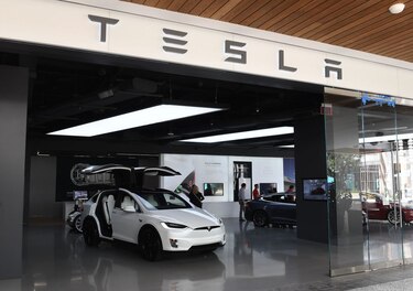 Tesla cae casi 20% en Wall Street tras fuerte subida