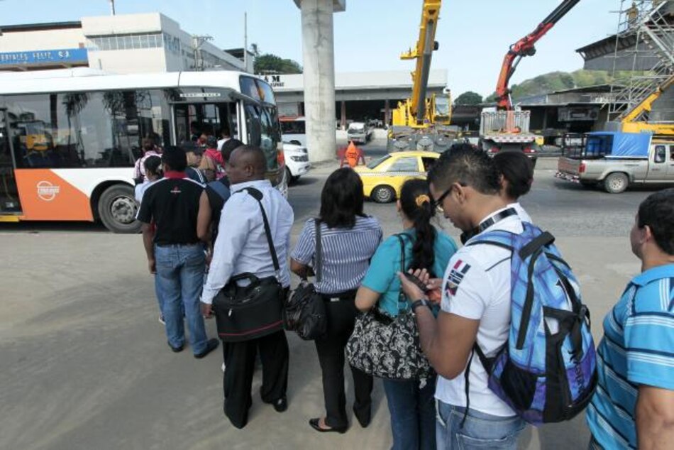 Analizan un cambio de horario para los servidores públicos