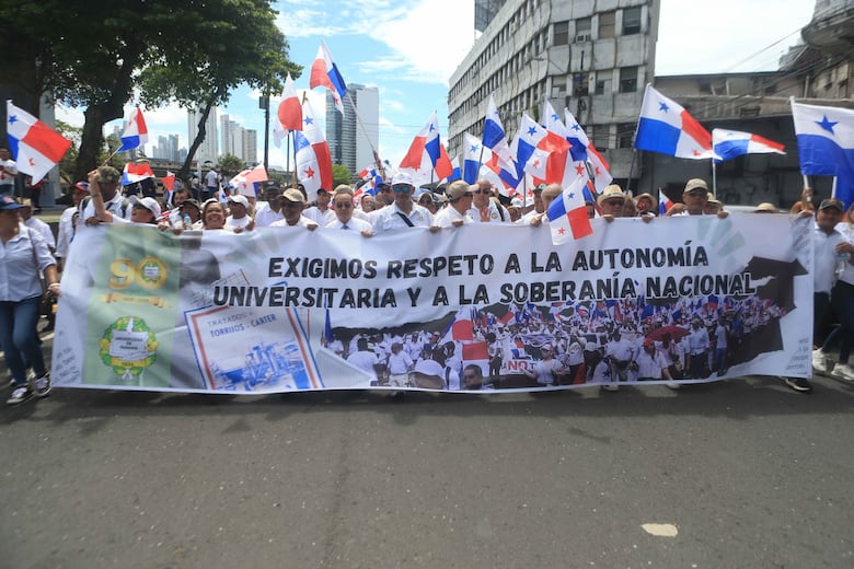 Universitarios protestan en defensa de la autonomía de la Universidad de Panamá