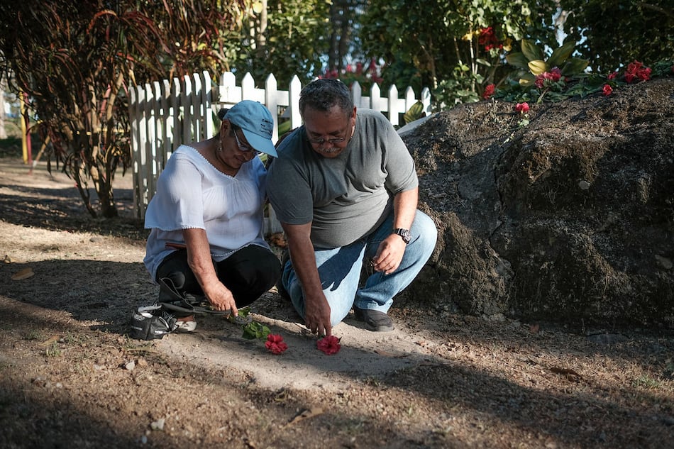 Entierran en secreto al poeta Ernesto Cardenal por temor a agresiones