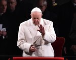 El Papa denuncia en el viacrucis las lacras que afligen el mundo
