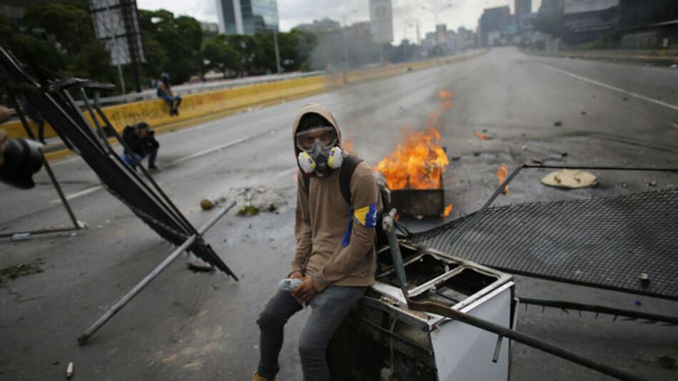 Violencia arrecia en protestas contra Nicolás Maduro en Venezuela
