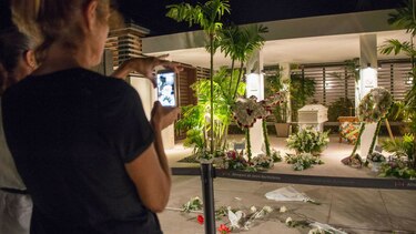 El cantante Johnny Hallyday retorna a su querida isla caribeña para ser enterrado