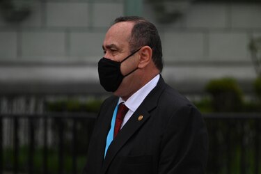 Presidente de Guatemala sale ileso en un ataque a tiros a su comitiva, según radio