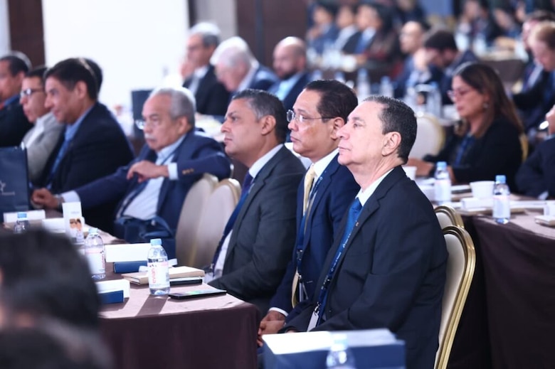 Canal de Panamá presenta en Houston proyectos del gasoducto y nuevos puertos