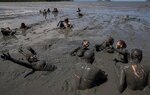 El barro es el único disfraz
