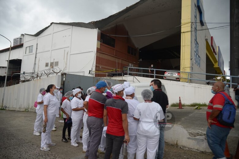 Se desploma losa en tienda Mega Depot en la vía Transístmica