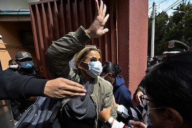 Aumentan a seis meses prisión preventiva a expresidenta Áñez, bajo supervisión médica
