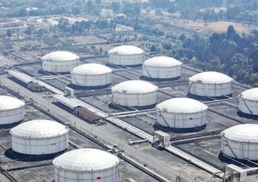 Plan estatal reduce en 3,200 millones de dólares deuda de Pemex