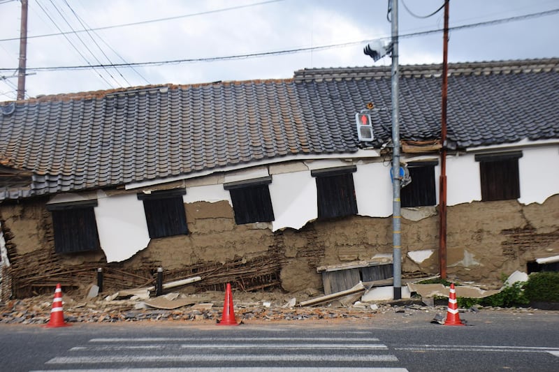 Aumentan a 13 los muertos tras el terremoto de magnitud 7.1 que sacudió el sur de Japón