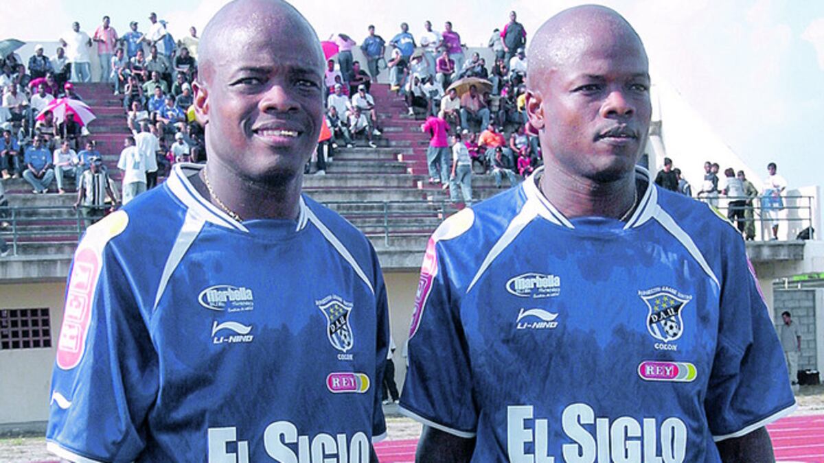 Los hermanos Jorge y Julio Dely Valdés salieron campeones con el Árabe Unido.