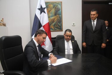 Gerardo Solís asume como contralor: ‘Todo funcionario nombrado o electo tiene que rendir cuentas’