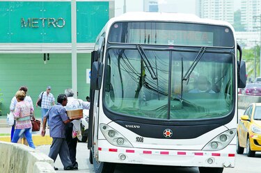 Ir en transporte público al trabajo reduce riesgo de sufrir hipertensión y diabetes