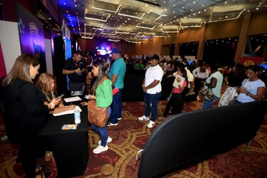 Más de 15 mil personas acudieron a feria de empleo organizada por Mayer Mizrachi; alcalde asegura que realizará otra en septiembre