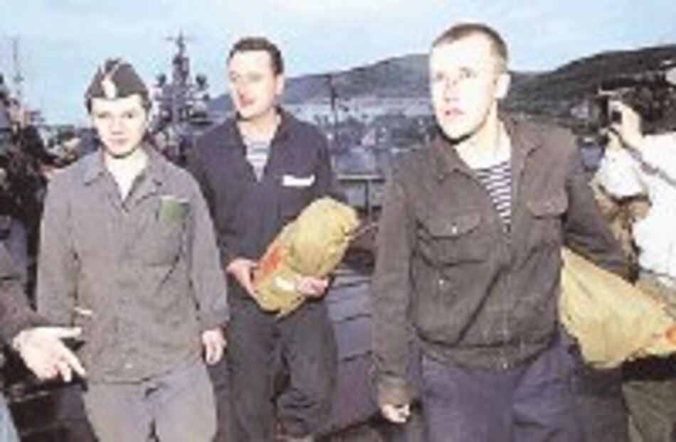 Tripulantes de submarino son rescatados