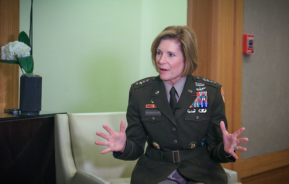 Milei se reúne en el ‘fin del mundo’ con la comandante del Comando Sur de Estados Unidos