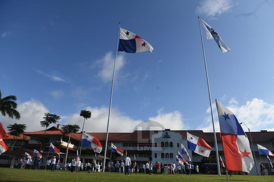 Conmemoran el bicentenario de Panamá con izada de la bandera en Ciudad del Saber