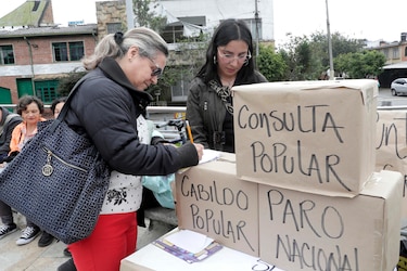 Con plantones en Bogotá expresan apoyo a la nueva consulta popular del presidente Gustavo Petro