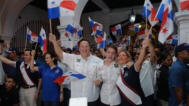 Tradicionales dianas en la Presidencia marcan inicio de los festejos del 3 de noviembre