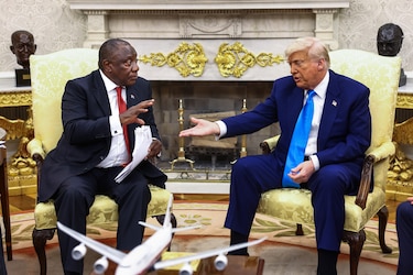 Trump y el presidente sudafricano chocan sobre si existe un genocidio contra los blancos