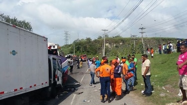 Triple colisión vehicular deja varios heridos en Nuevo San Juan