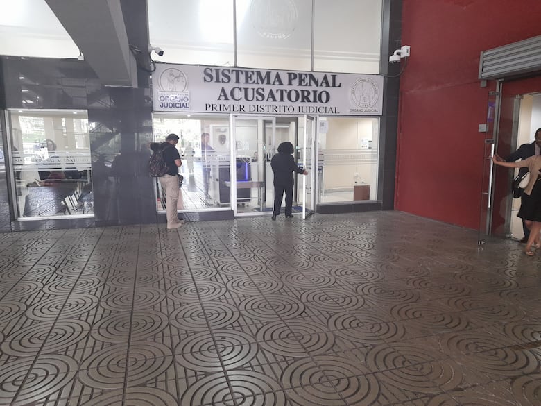 Juez ordena detención provisional a hombre que atacó a balazos auto de magistrado de Tribunal de Apelaciones