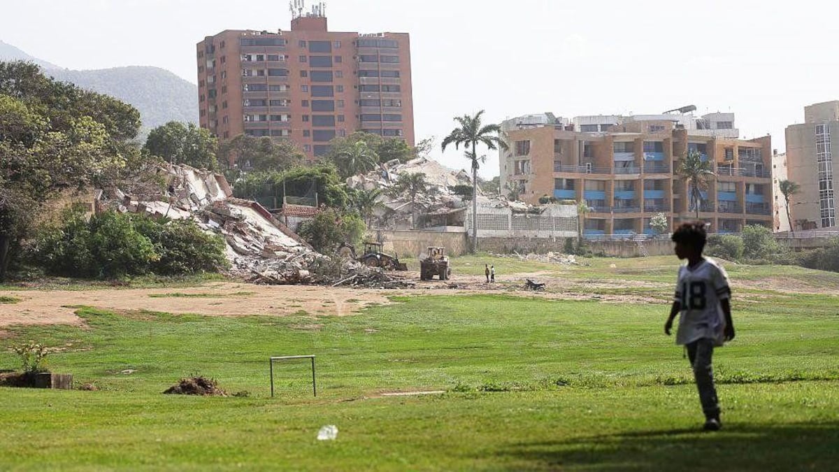 El campo de golf en La Guaira que era un símbolo de opulencia y ahora es el refugio ante la devastación por los terremotos en Venezuela