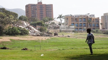El campo de golf en La Guaira que era un símbolo de opulencia y ahora es el refugio ante la devastación por los terremotos en Venezuela