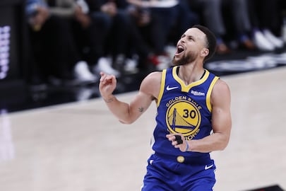 Steph Curry renueva con los Warriors por 2 años y 116 millones